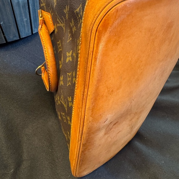 Louis Vuitton Monogram Canvas Handbag - Picture 7 of 16